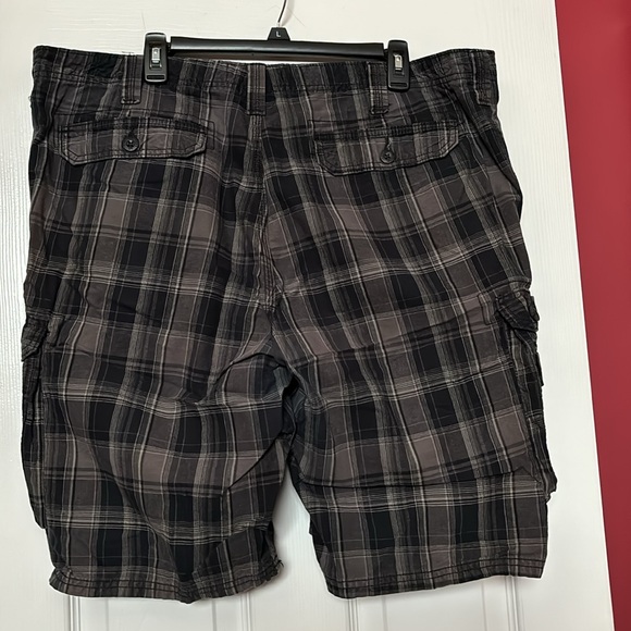 Lee black and grey plaid cargo shorts size 42 - Picture 2 of 6